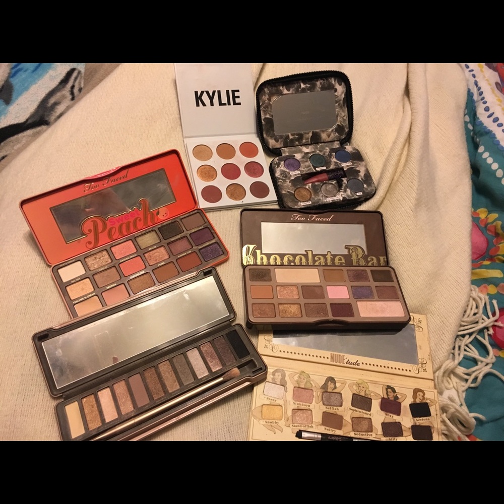 Authentic Eyeshadow palettes. VERY LIGHT USE - Picture 2 of 2